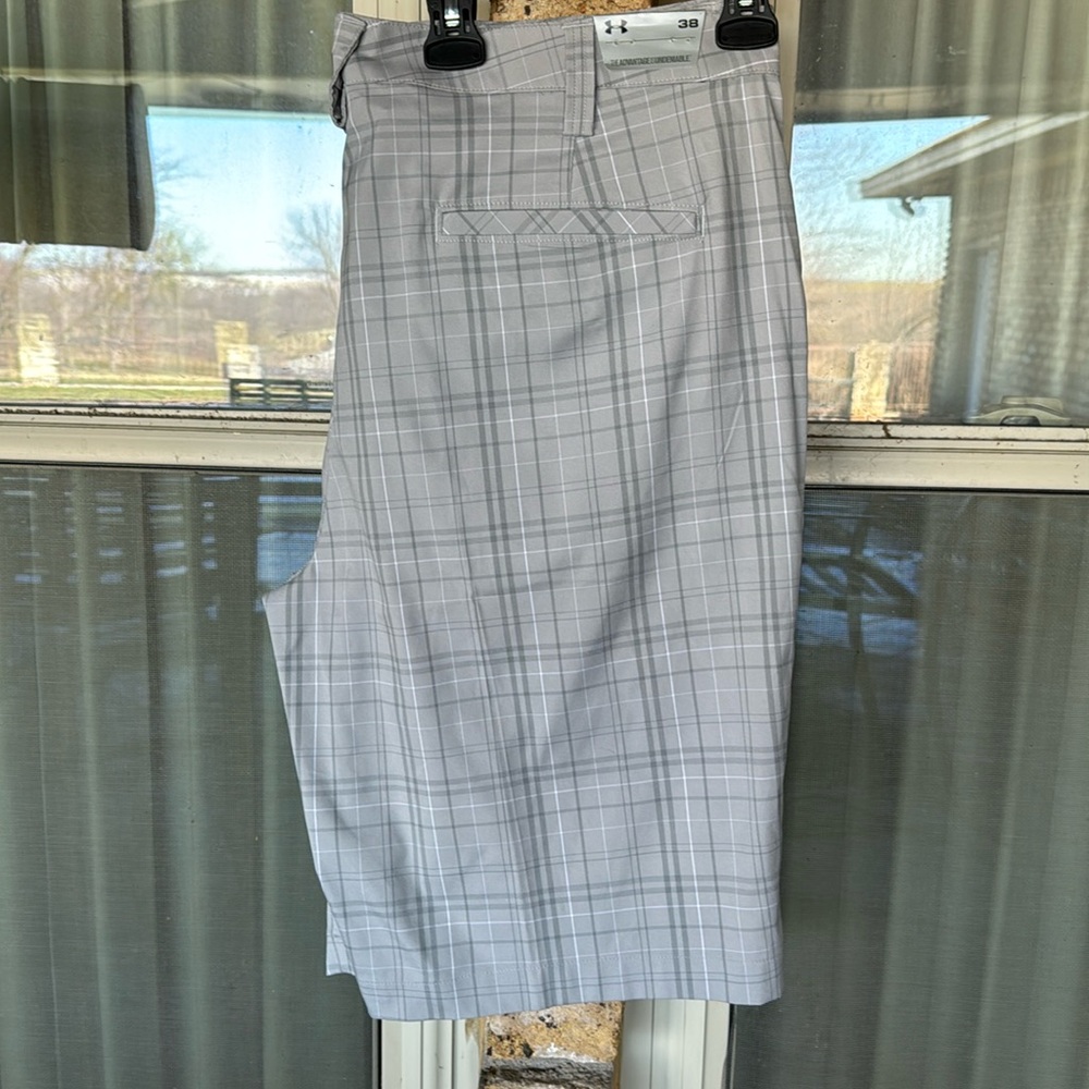 Under Armour men’s golf shorts size 38